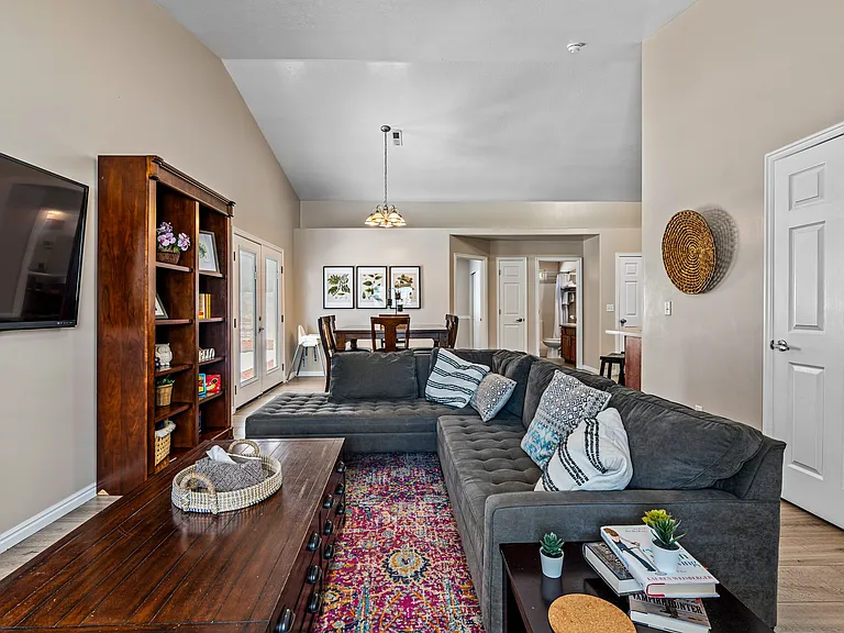 233 N Erastus Dr — Photo 5