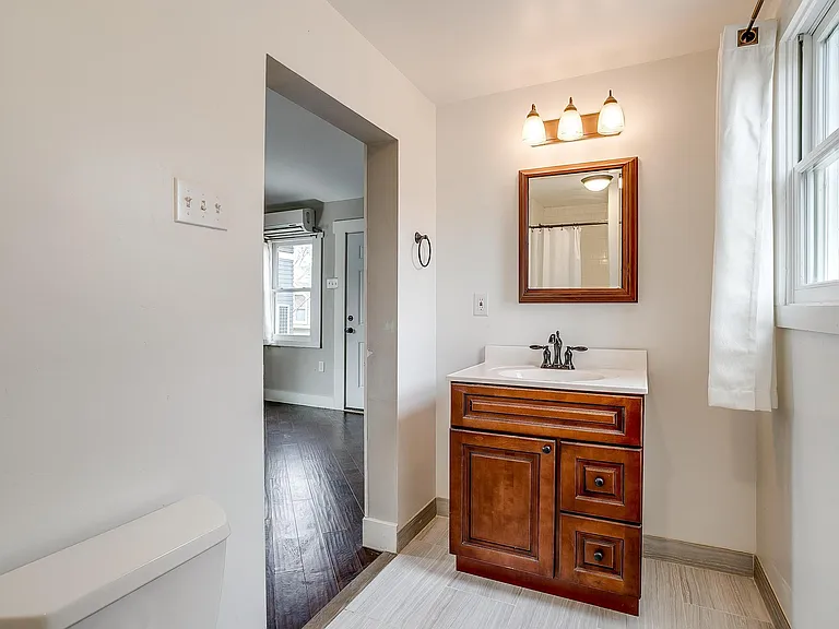 1405 S Henderson St — Photo 63