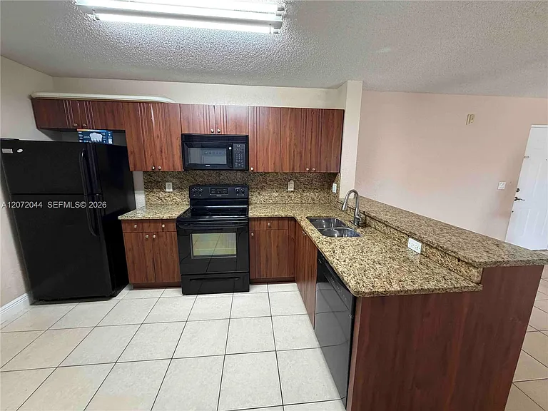 5701 Riverside Dr #204B6 — Photo 4
