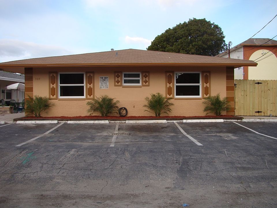 1st image of 309 SE 10th Ave APT 3