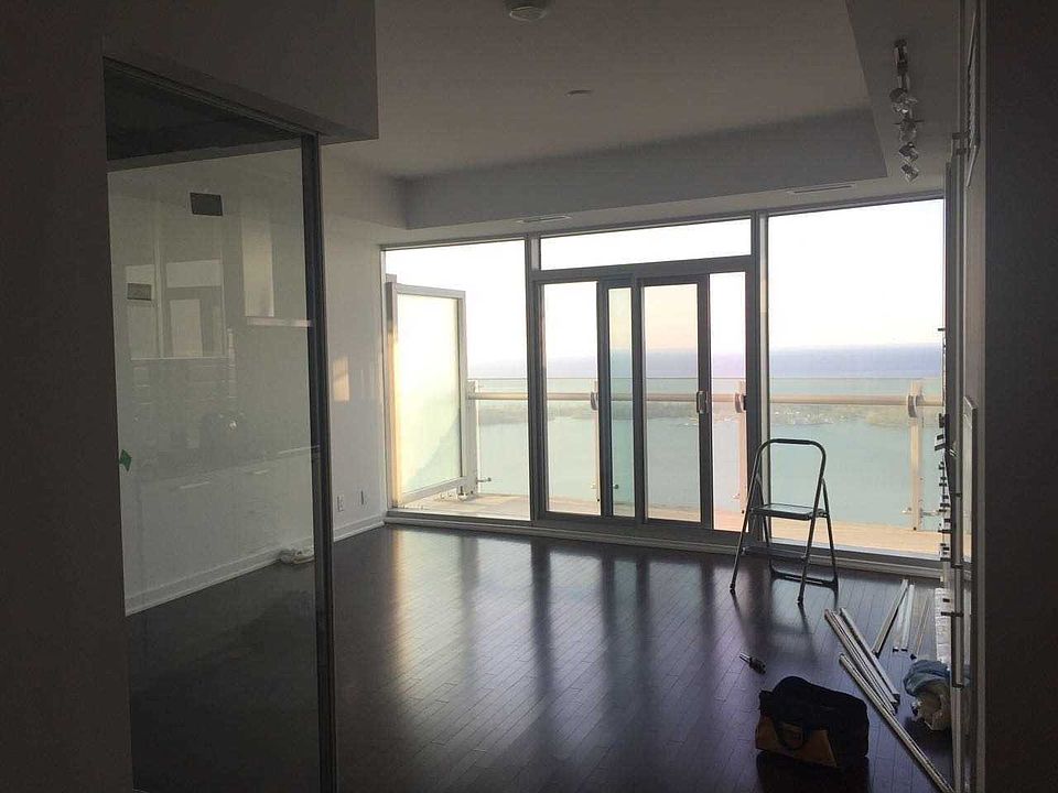 2nd image of 14 B York St #6004