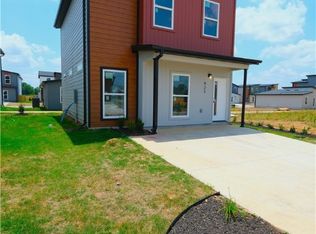 921 Boardwalk Ave, Centerton, AR 72719