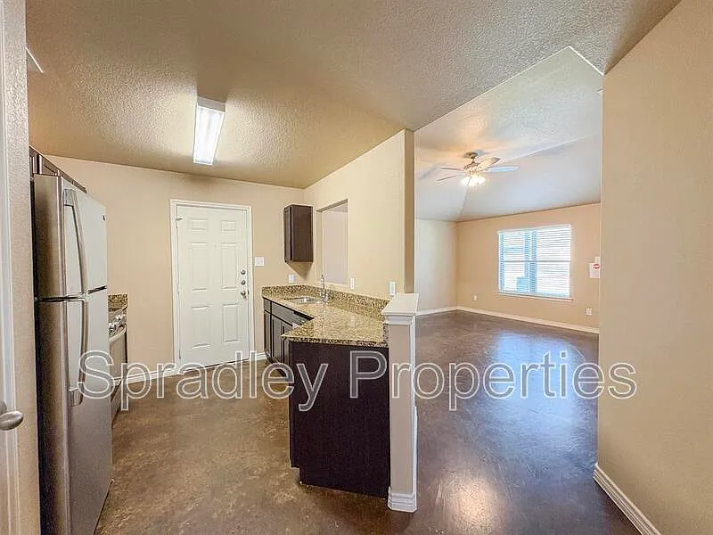 3 bed, 2.0 bath, 1293 sqft, $1,395 — Photo 3