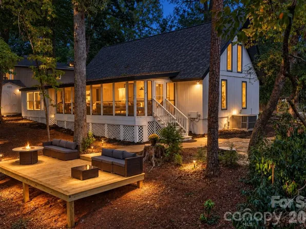 1068 Gauguin Ln, Tega Cay, SC 29708