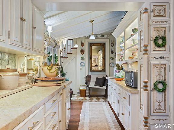 5th image of 6 Hoyt Road