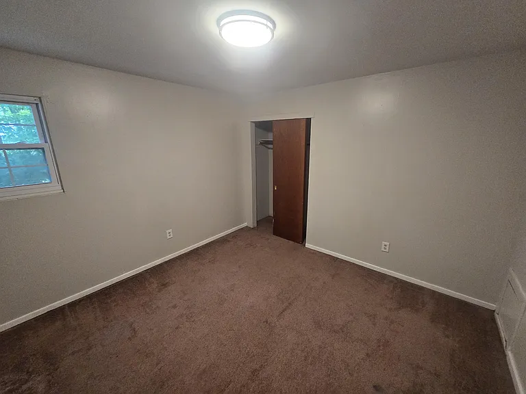 1305 Burks St SW #8 — Photo 8