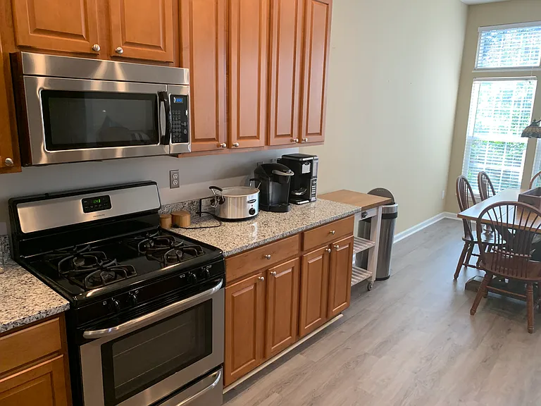 6860 Lakecrest Ct — Photo 11