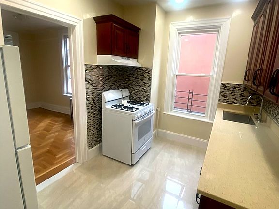 2nd image of 2814 Sexton Pl #3