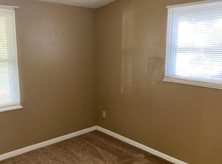 314 Holiday Dr, Lansing, KS 66043