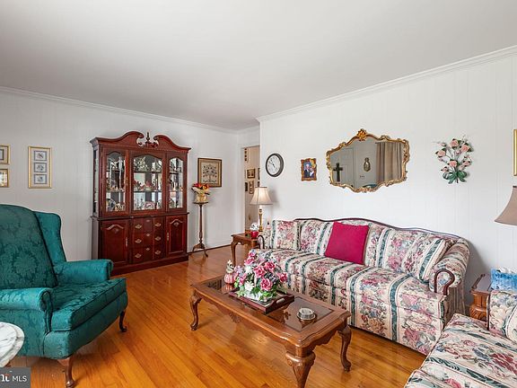 5th image of 605 Culpeper St