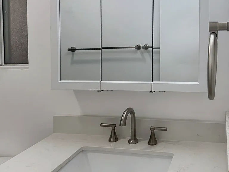 13401 Victory Blvd #4 — Photo 10