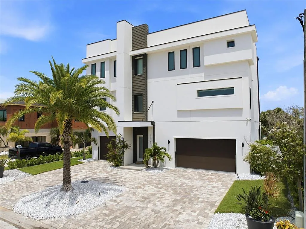 4 bed, 5.0 bath, 3329 sqft, $14,500 — Photo 1