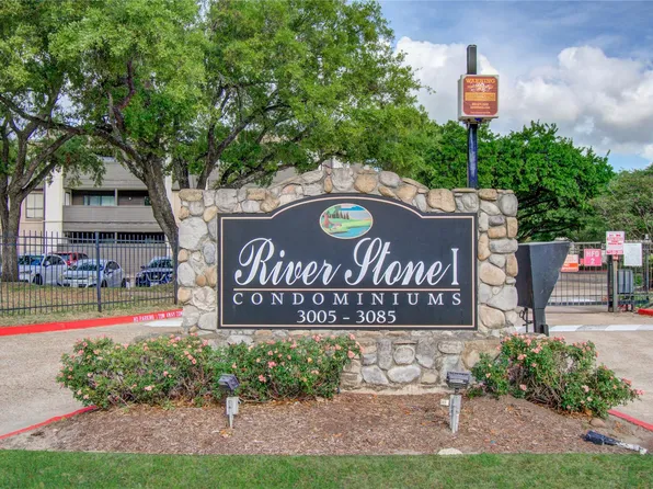 3015 Walnut Bend Ln APT 24, Houston, TX 77042