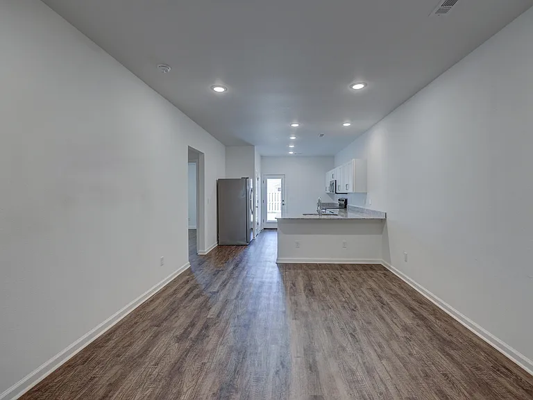 735 Short Leaf Ln — Photo 8