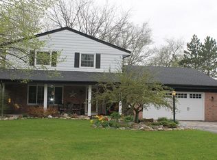 36713 Meadow Dr, Oconomowoc, WI 53066