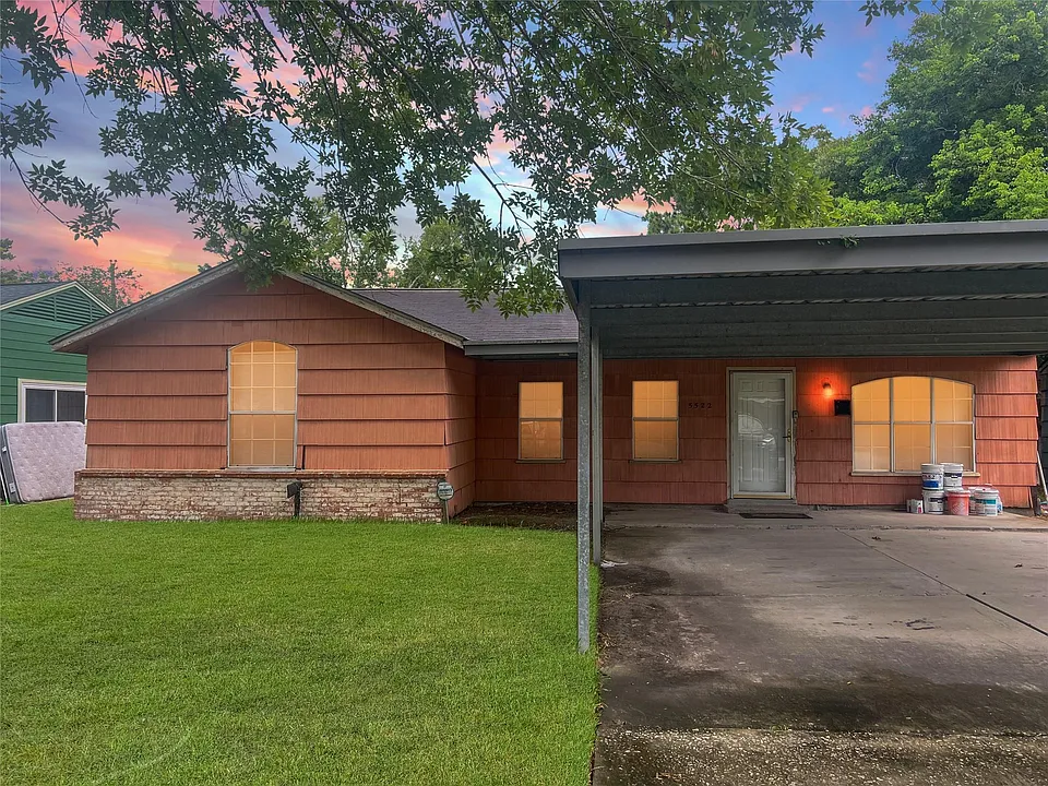 5522 Lakefield Dr