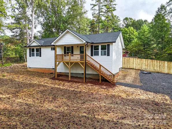 425 Country Club Cir, Brevard, NC 28712