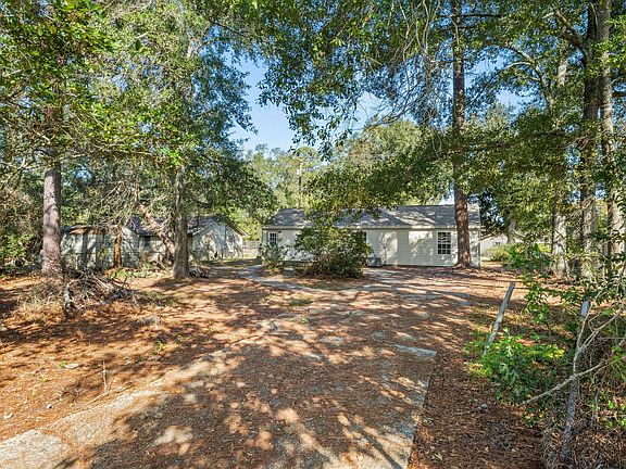3rd image of 810 Wisteria Dr