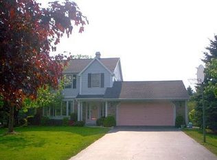 41 Pinewood Trl, East Aurora, NY 14052