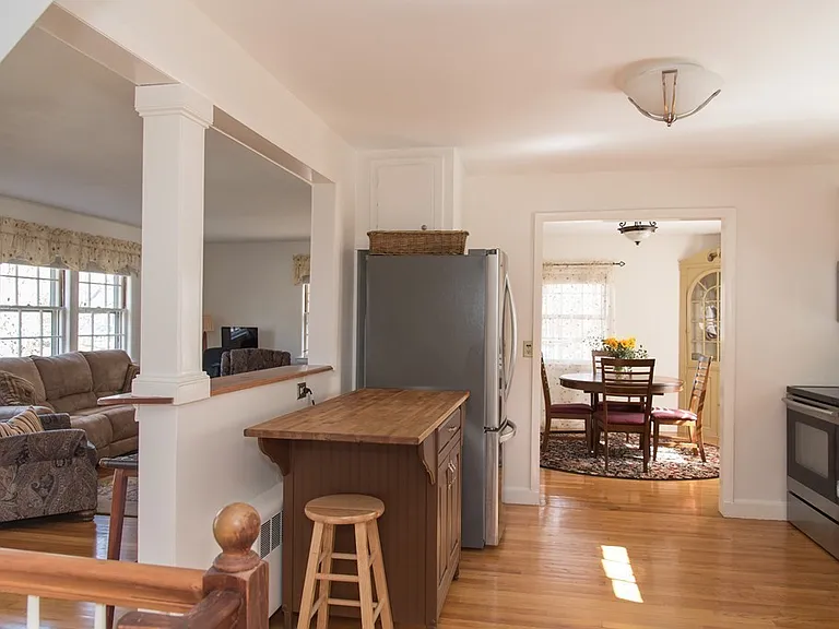 26 Carville Ave — Photo 4