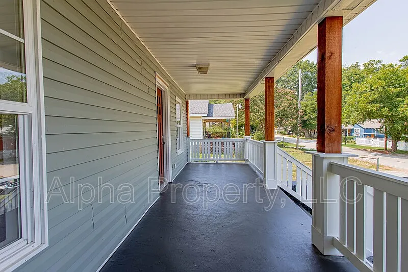 2 bed, 2.0 bath, 918 sqft, $1,395 — Photo 4