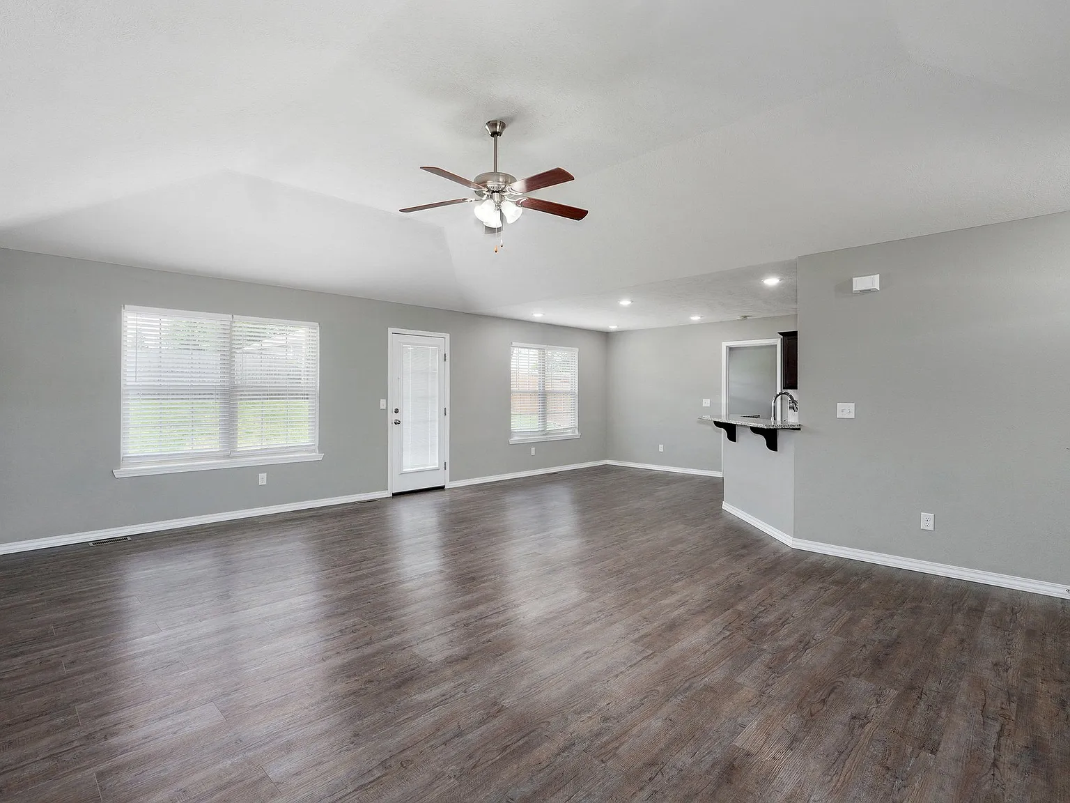 3 bed, 1660 sqft, $1,795 — Photo 3