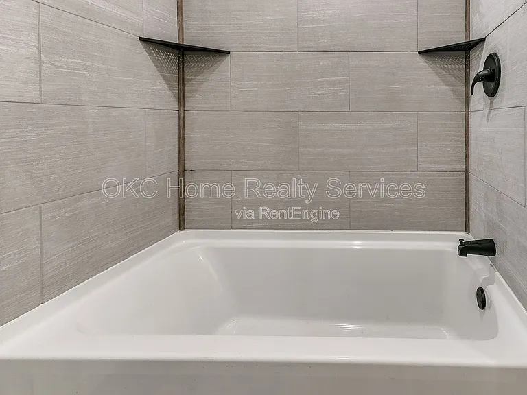 1812 W Noble Ave — Photo 93