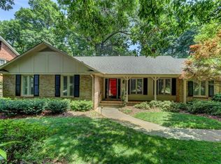 910 Fairgreen Rd, Greensboro, NC 27410