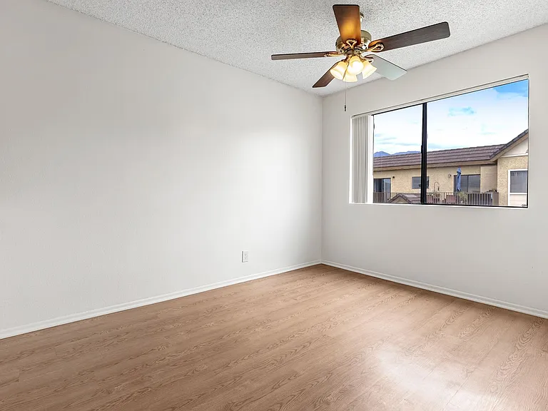 Monrovia Villas Apartments — Photo 25