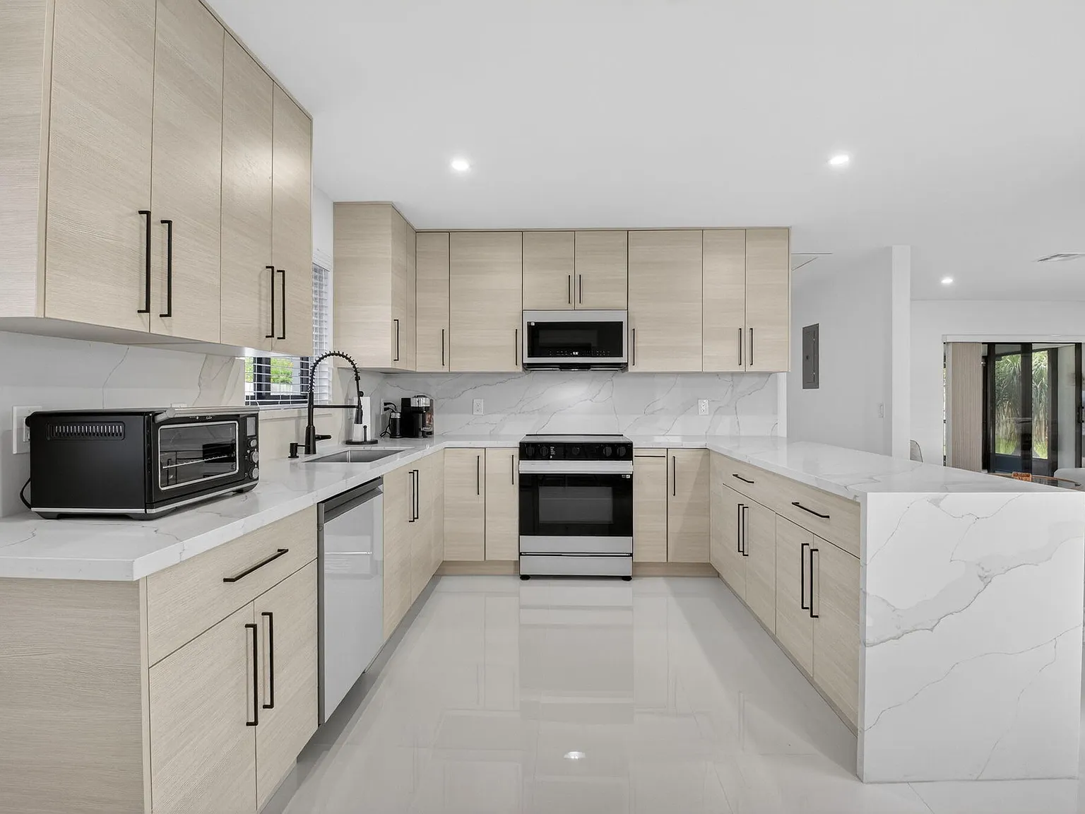2 bed, 1.0 bath, 1203 sqft, $7,500 — Photo 4