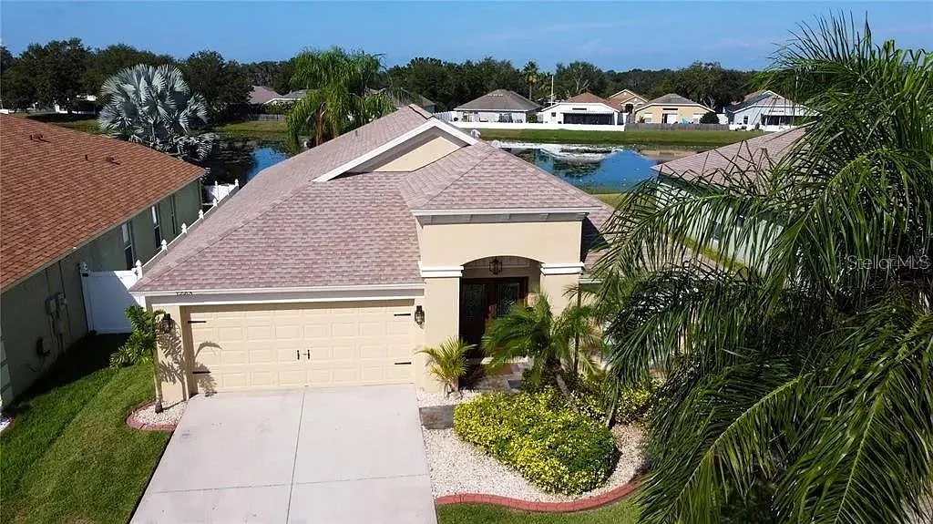 4 bed, 2.0 bath, 1936 sqft, $2,600 — Photo 3