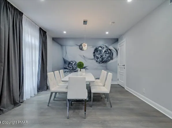 2135 Rosemont Dr, Tobyhanna, PA 18466