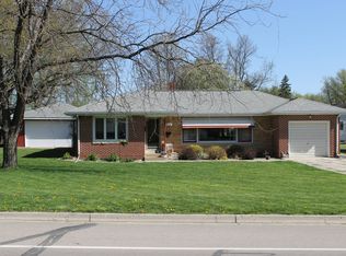 504 E Dakota Ave, George, IA 51237