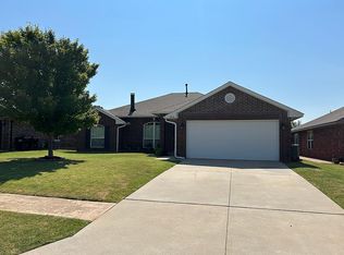 4204 Manhattan Dr, Moore, OK 73160