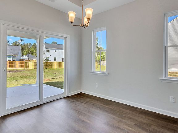5th image of 284 Beecher Dr