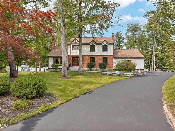 17 Bittersweet Lane, Clifton Park, NY 12065