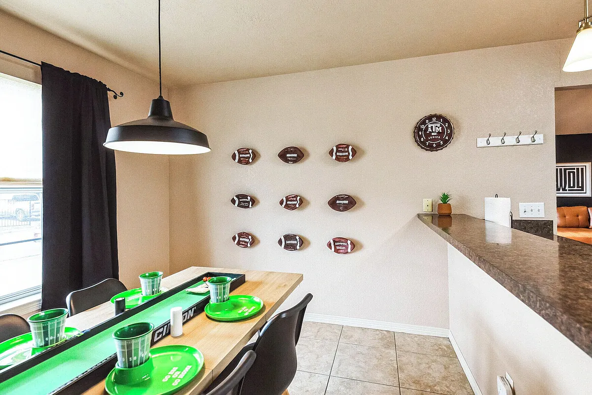 3 bed, 1324 sqft, $2,250 — Photo 3