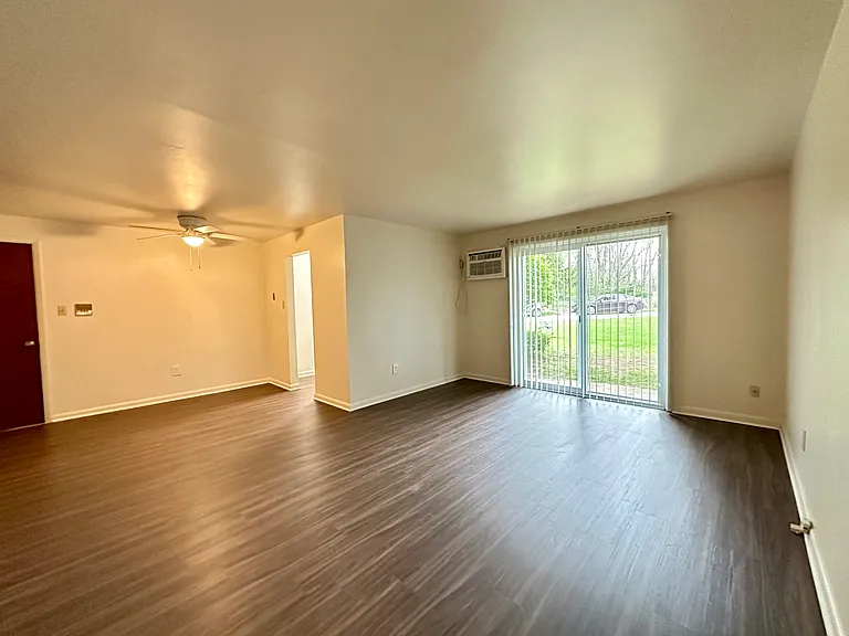 Edgewood Apartments — Photo 12