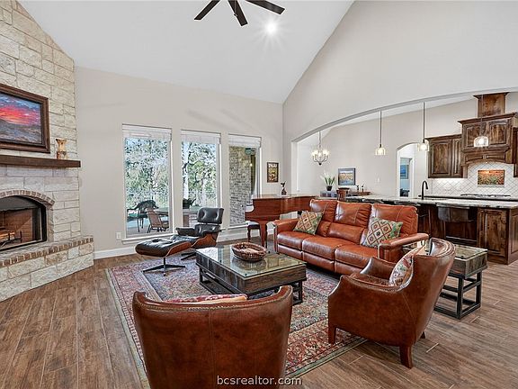 4th image of 2004 Lexi Ln