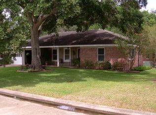1428 Lawn Dr, Angleton, TX 77515