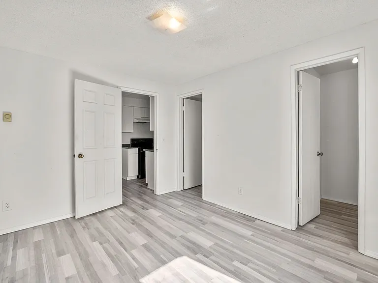1717 E Mission Ave — Photo 12