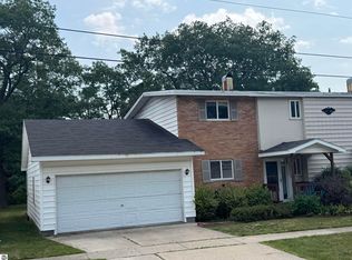 9513 Montana St, Oscoda, MI 48750