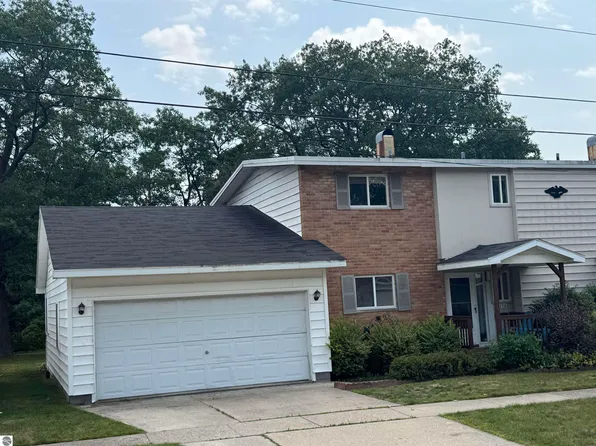 9513 Montana St, Oscoda, MI 48750