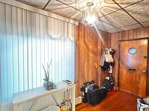3rd image of 122 Willis Ave