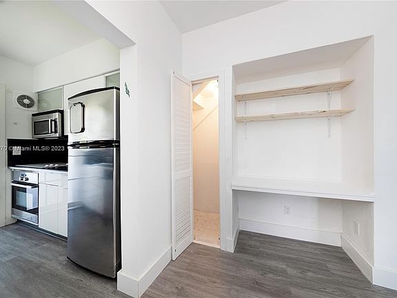 5th image of 8630 Byron Ave APT 1
