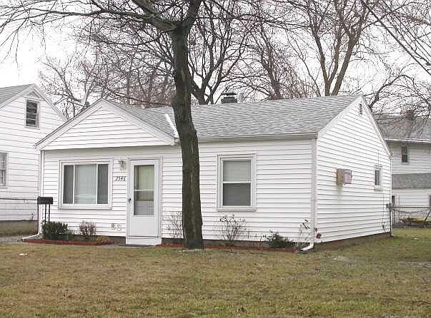2nd image of 2546 Oakwood Ave