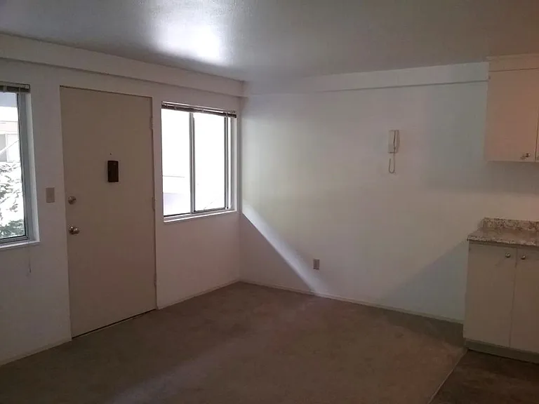 Malabar Apartments — Photo 8