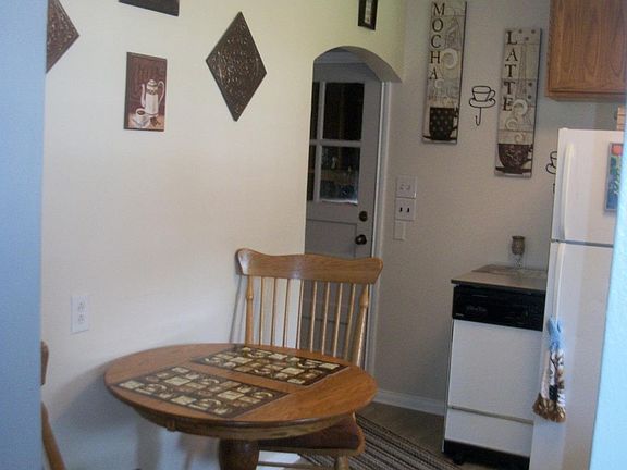 4th image of 317 E Park Ave