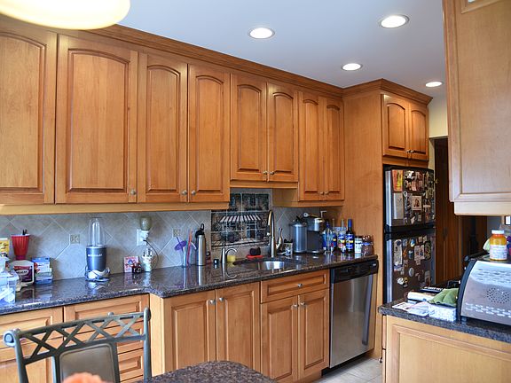 2nd image of 5444 Little Neck Pkwy APT 5F