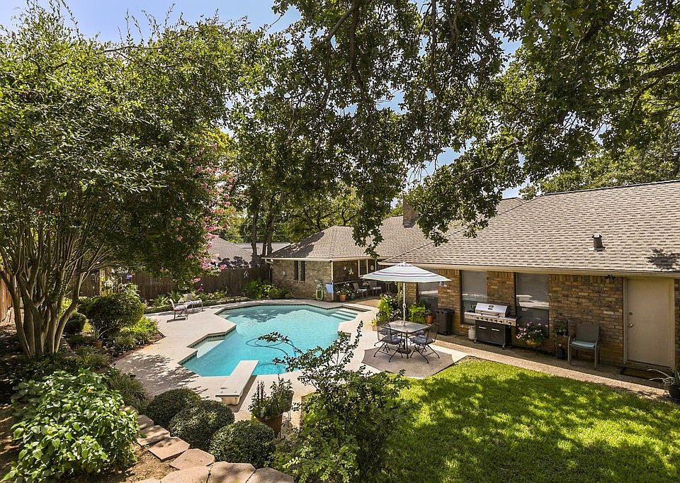 1st image of 2711 Woodside Dr